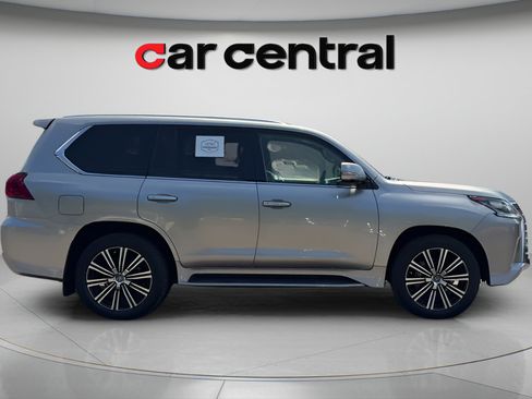 Used 2018 Lexus LX 570 4WD w/ Luxury Package image 6