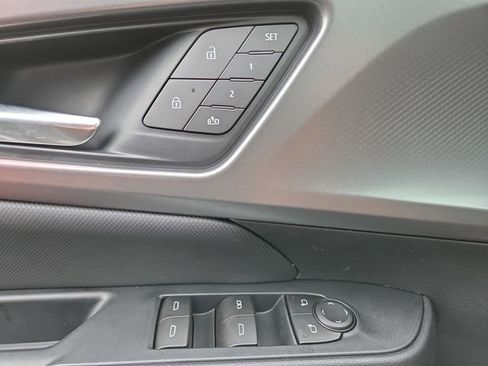 New 2025 Chevrolet Equinox EV RS w/ Convenience Package II image 23