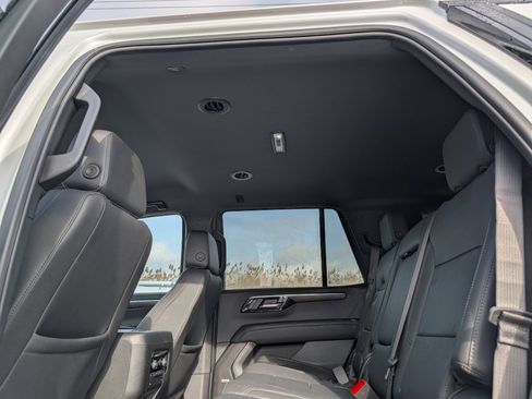 Used 2025 Chevrolet Tahoe Z71 w/ Comfort Package image 10