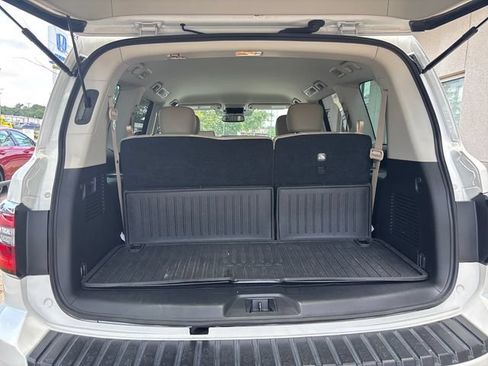 Used 2022 Nissan Armada SV w/ SV Appearance Package RWD image 9