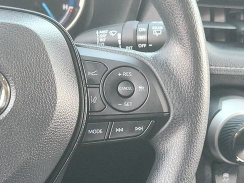 Used 2025 Toyota RAV4 XLE AWD/4WD image 30