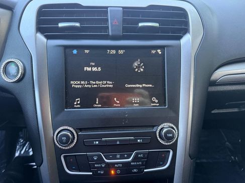 Used 2018 Ford Fusion SE w/ Fusion SE Technology Package FWD image 10