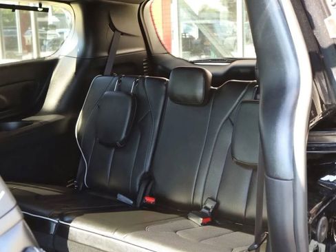Used 2025 Chrysler Pacifica Limited FWD image 34
