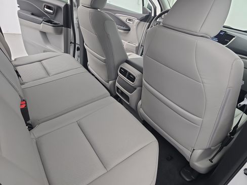 Used 2025 Honda Ridgeline RTL image 11