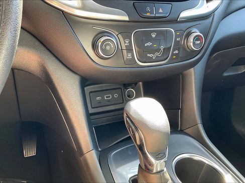 Used 2022 Chevrolet Equinox LT FWD image 31