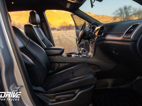 Used 2021 Jeep Grand Cherokee Laredo X image 12