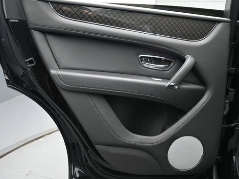 Used 2020 Bentley Bentayga image 21