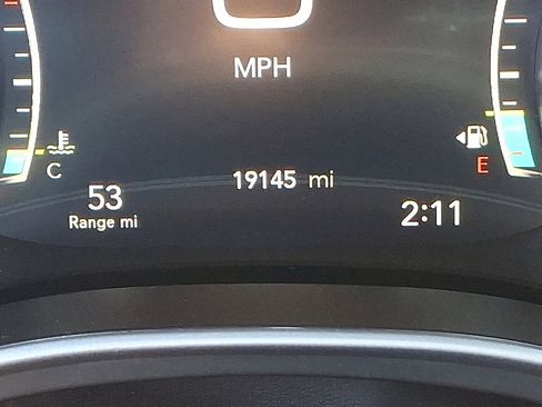 Used 2025 Chrysler Pacifica Select AWD/4WD image 5