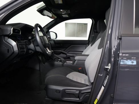 Used 2025 Toyota 4Runner TRD Off-Road AWD/4WD image 10
