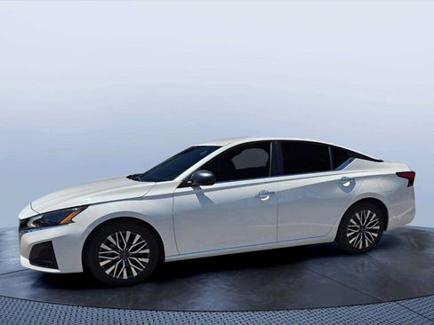 Used 2024 Nissan Altima 2.5 SV FWD image 7