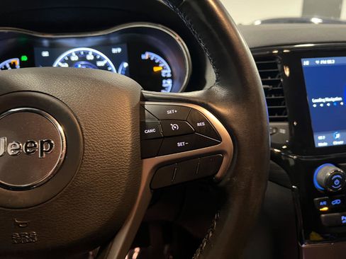 Used 2022 Jeep Grand Cherokee Laredo X image 14