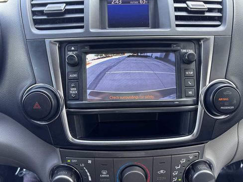 Used 2013 Toyota Highlander Plus FWD image 26