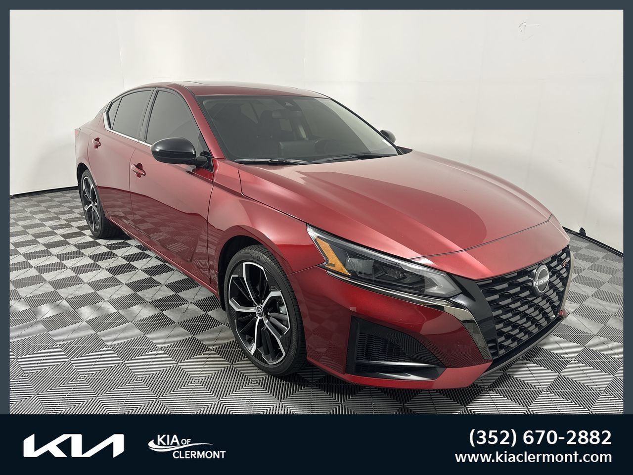 Used 2024 Nissan Altima 2.5 SR w/ SR Premium Package FWD image 1