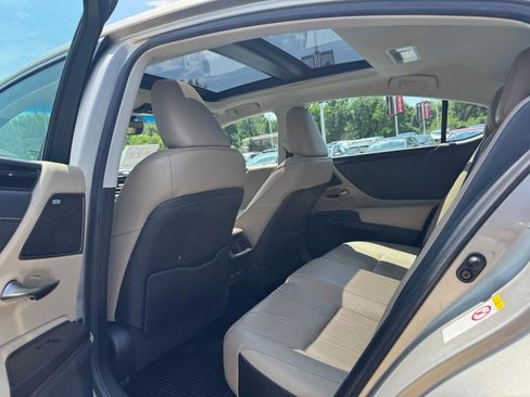 Used 2019 Lexus ES 350 w/ Accessory Package FWD image 10