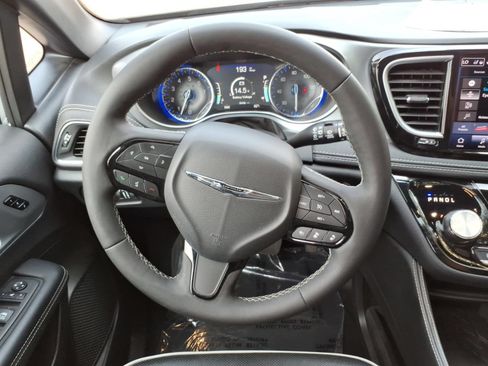 Used 2026 Chrysler Pacifica Limited w/ S Appearance Package FWD image 25
