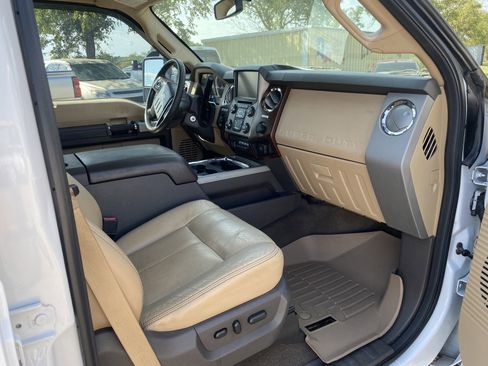 Used 2013 Ford F250 Lariat w/ Lariat Interior Pkg image 10