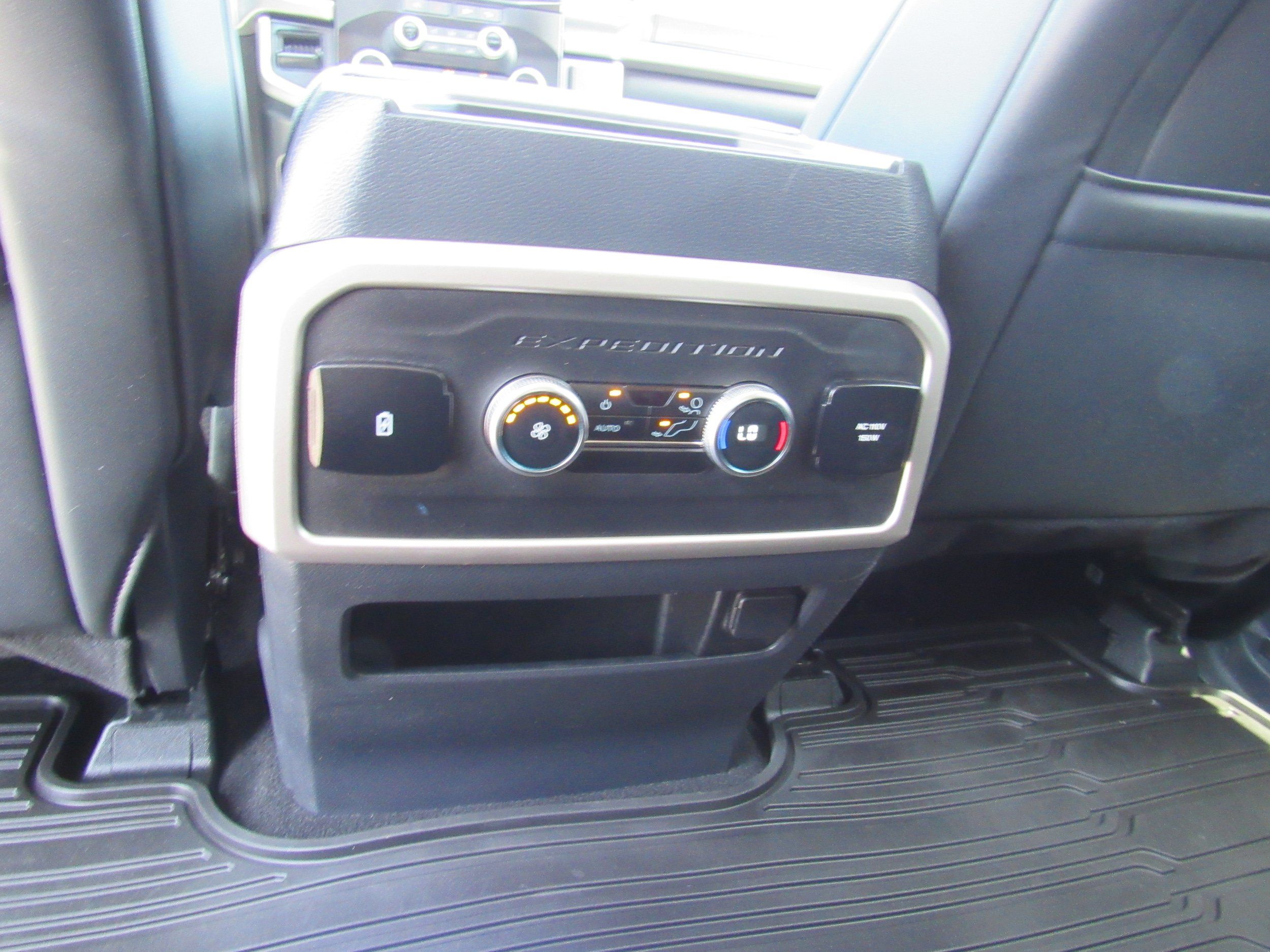 Used 2024 Ford Expedition XLT AWD/4WD image 31