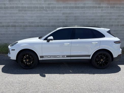 Used 2022 Porsche Cayenne AWD/4WD image 8