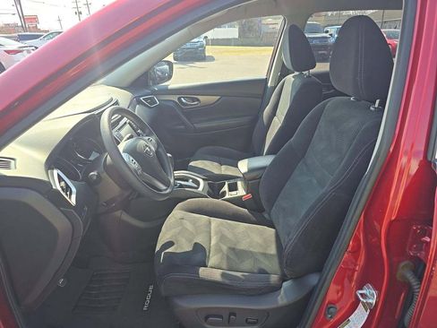 Used 2016 Nissan Rogue SV w/ SV Premium Package image 5