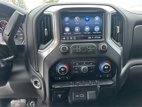 Used 2019 Chevrolet Silverado 1500 LT Trail Boss w/ Convenience Package image 12