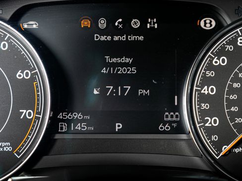 Used 2017 Bentley Bentayga image 47