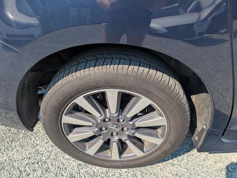 Used 2020 Toyota Sienna XLE Premium AWD/4WD image 6