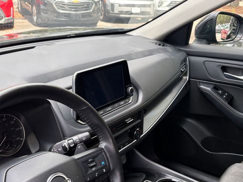 Used 2025 Nissan Rogue SV FWD image 36