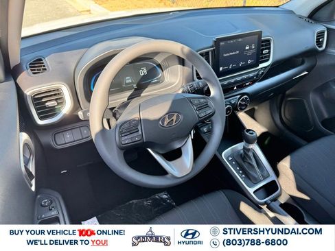 New 2026 Hyundai Venue SE image 3