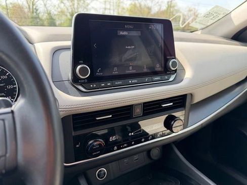 Used 2023 Nissan Rogue SV w/ SV Premium B Package image 16