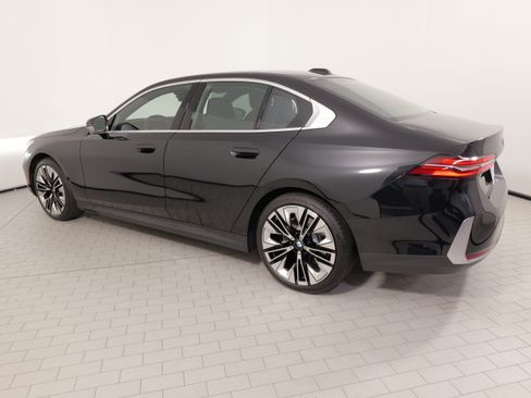 Used 2026 BMW 530i RWD image 16