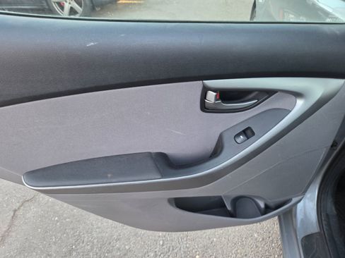 Used 2014 Hyundai Elantra SE w/ Option Group 02 FWD image 9