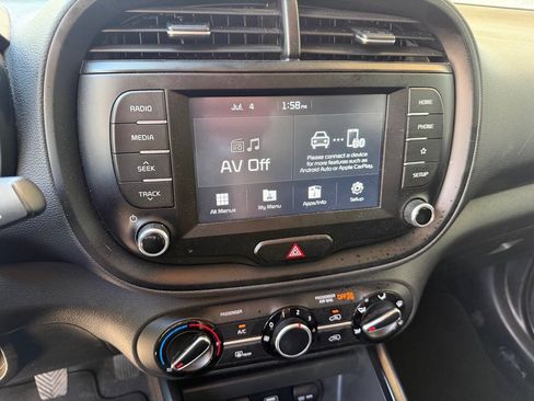 Used 2020 Kia Soul LX FWD image 19