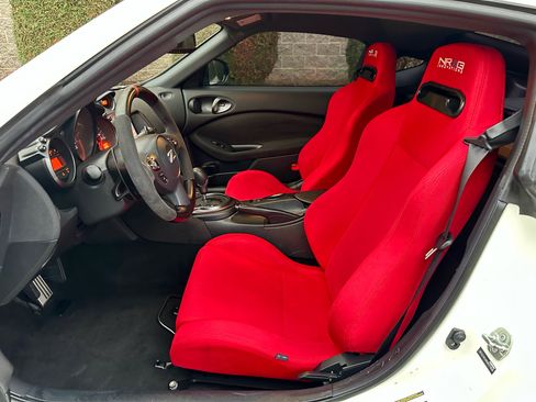 Used 2019 Nissan 370Z NISMO image 12