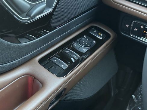 Used 2022 Lincoln Aviator Reserve w/ Elements Package Plus image 35