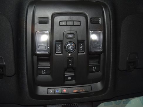 Used 2024 GMC Yukon XL Denali AWD/4WD image 54