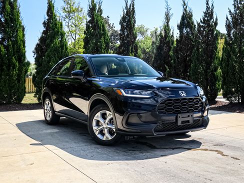 Used 2023 Honda HR-V LX image 2