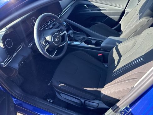 Used 2023 Hyundai Elantra SEL w/ Convenience Package image 14