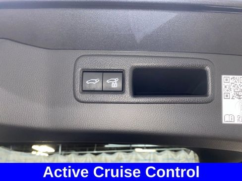 Used 2024 Toyota Venza Limited image 14