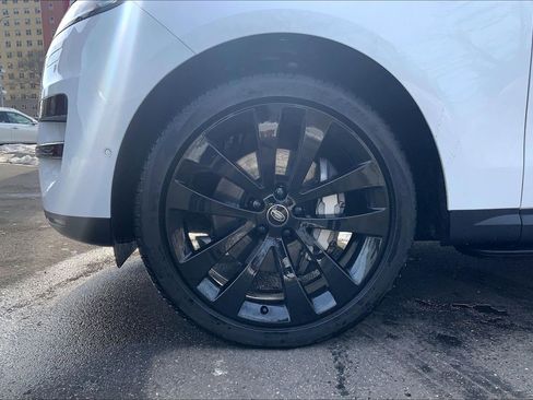 Used 2024 Land Rover Range Rover Sport SE image 5