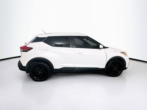 Used 2019 Nissan Kicks SV FWD image 10
