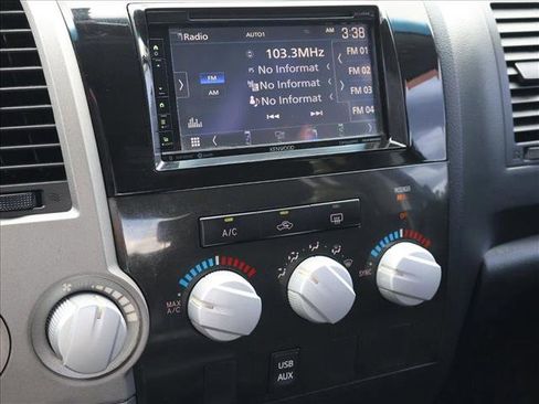 Used 2012 Toyota Tundra 4x4 CrewMax image 17