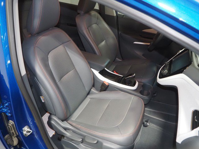 Used 2020 Chevrolet Bolt Premier w/ Infotainment Package FWD image 2