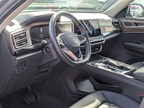 Used 2025 Volkswagen Atlas SE image 14