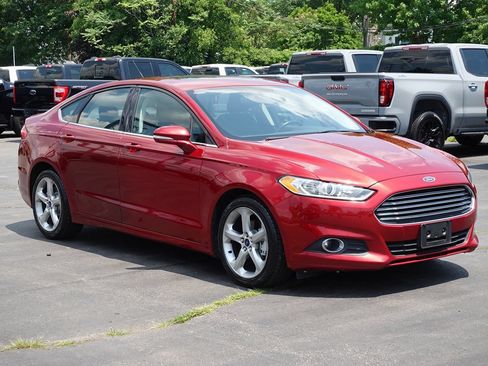 Used 2015 Ford Fusion SE w/ Equipment Group 201A FWD image 4