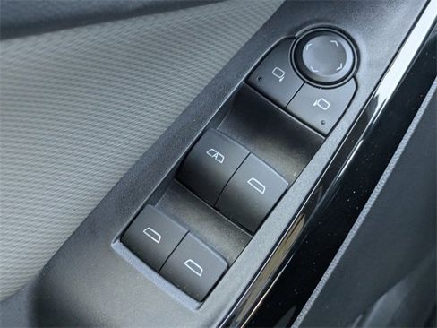 Used 2025 Chevrolet Equinox LT w/ Convenience Package II image 24