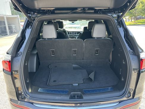 Used 2024 Buick Enclave Premium image 18