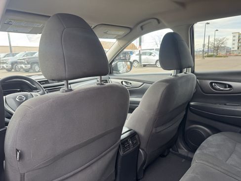 Used 2016 Nissan Rogue SV w/ SV Premium Package image 15