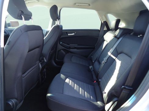 Used 2018 Ford Edge SE image 25