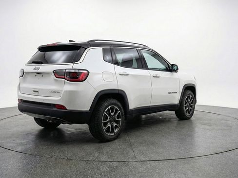 Used 2025 Jeep Compass Trailhawk AWD/4WD image 9