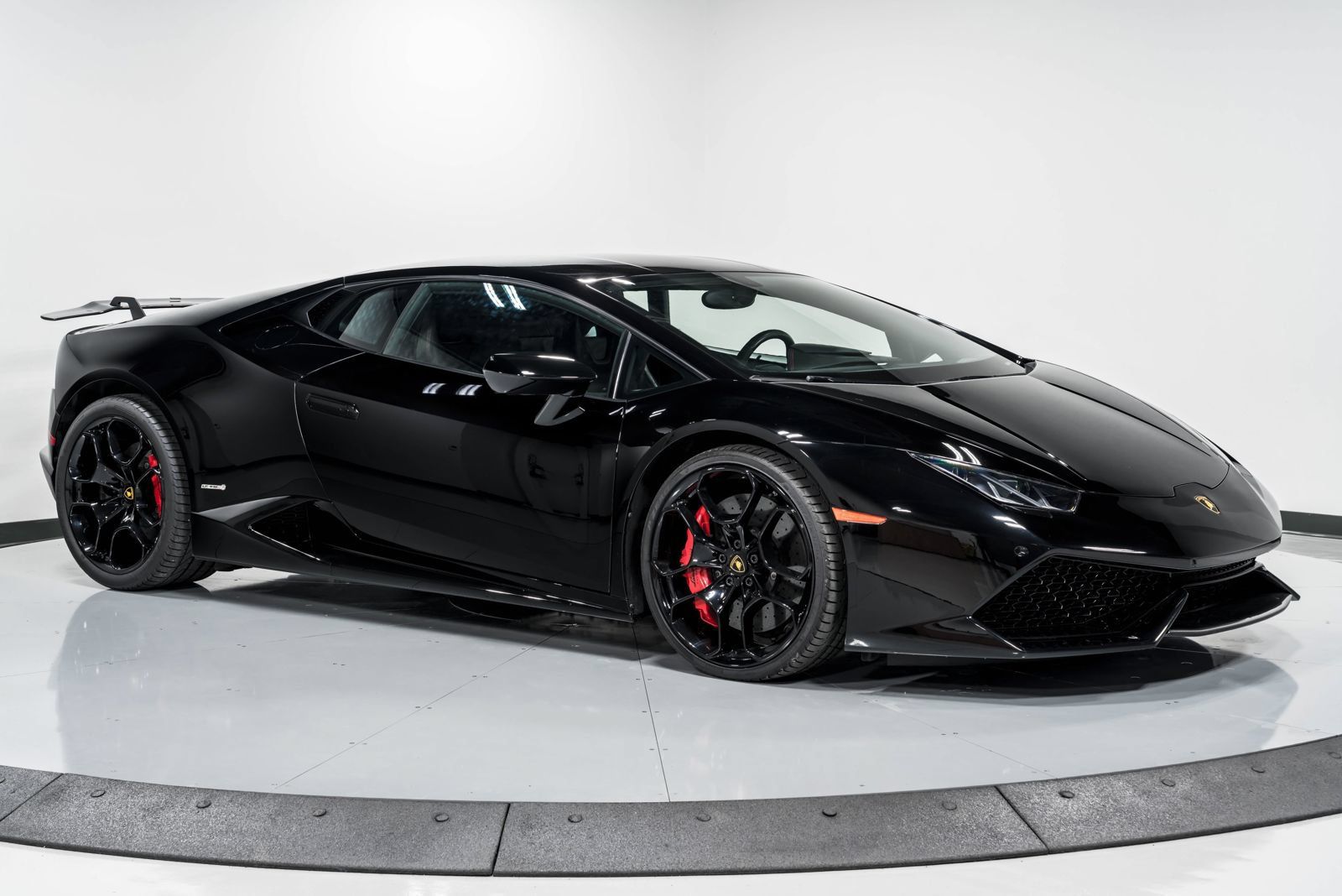 Used 2015 Lamborghini Huracan LP 610-4 AWD/4WD image 38